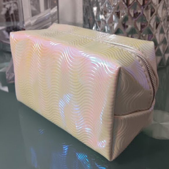 MACY'S Pearlized Hologram Swirl Pattern Cosmetic Makeup Case Bag**NEW! - Picture 3 of 5